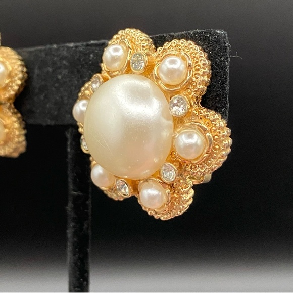Vintage Sarah Coventry MOONLIGHT Earrings from 1973 with faux pearl centre - Picture 14 of 14